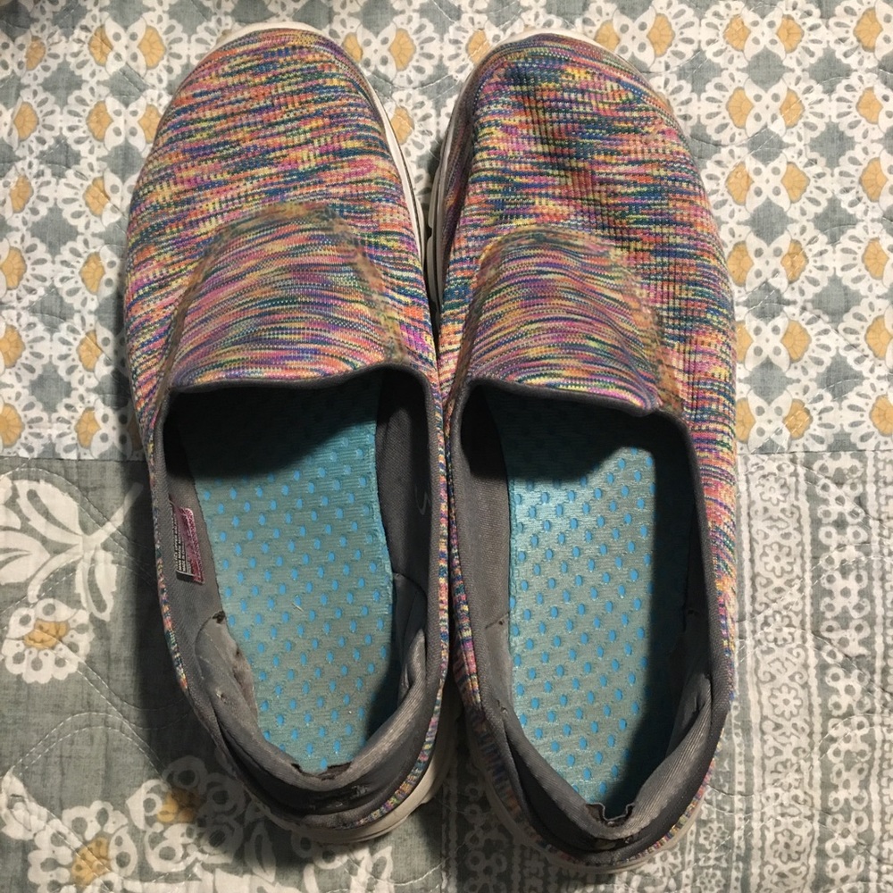 Sketchers go walk shoes.